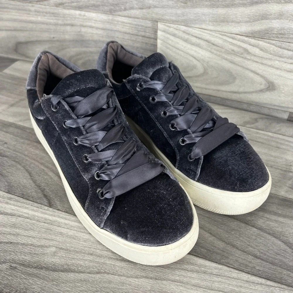 Big Buddha Sneakers Womens‎ 9 Gray Velvet Lace Up Flat Heel Casual Skater
